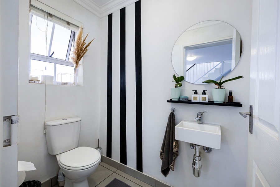 3 Bedroom Property for Sale in Dennegeur Western Cape